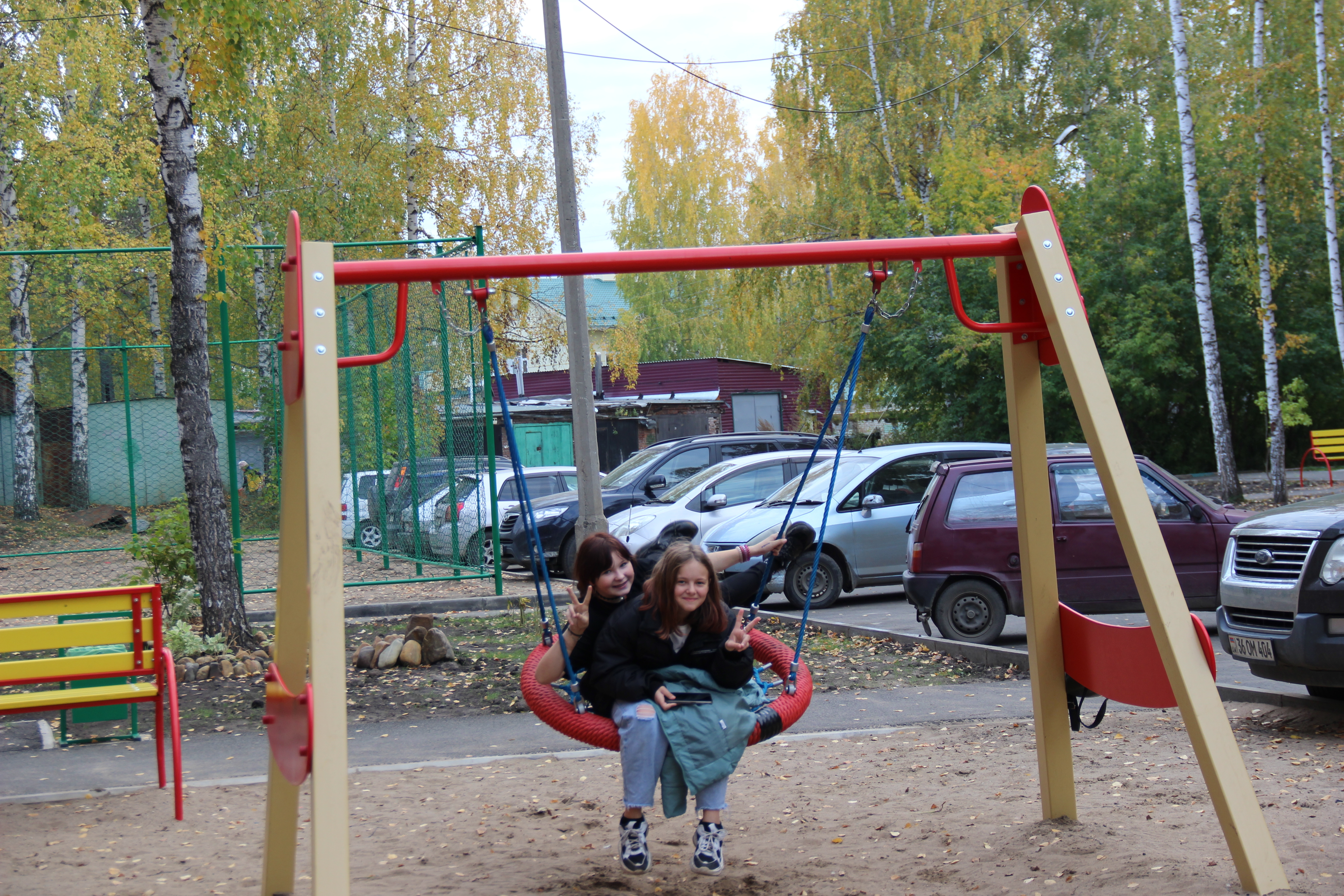 В Лесосибирске открыли обновлённый двор по программе благоустройства.