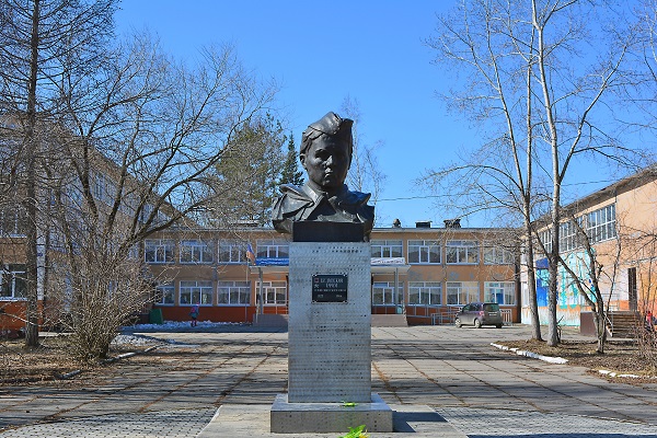 Памятник Герою СССР Ефиму Белинскому.